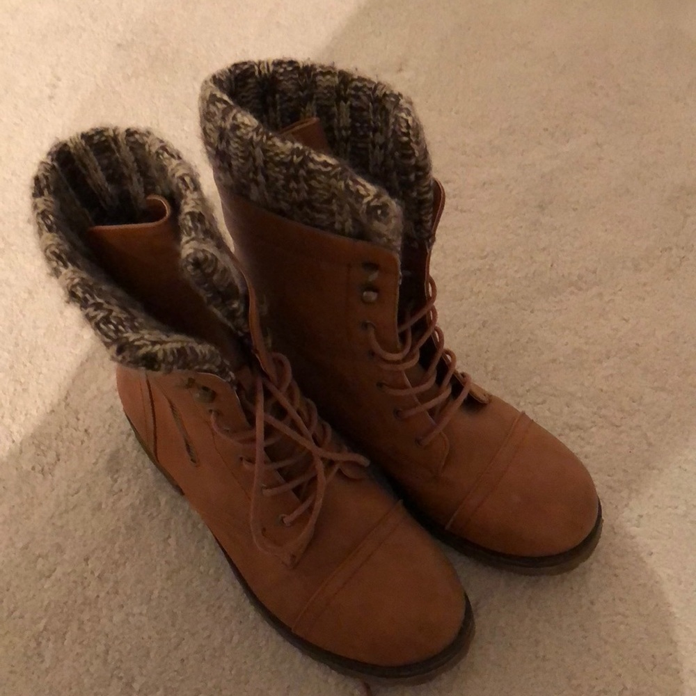 Combat boots